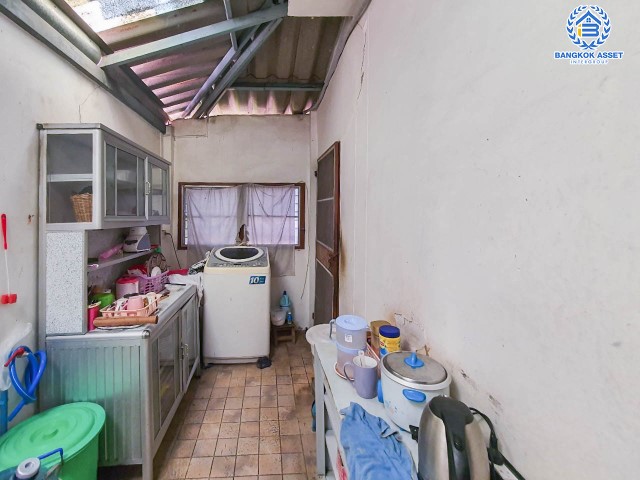 *****ทาวน์เฮ้าส์มือสองย่านกรุงเทพมหานคร ม.วัชรธานี บางแวก #หลังมุม เนื้อที่กว้างขวางถึงเกือบ 24 ตร.ว. ฟังก์ชัน 3 ห้องนอน 2 ห้องน้ำ 2 ที่จอดรถ บ้านสภาพดี บนทำเลเยี่ยม ใกล้รถรถไฟฟ้าสายสีน้ำเงิน "สถานีหลักสอง", เดอะมอลล์บางแค และทางด่วน "พรานนก-ศิริราช"